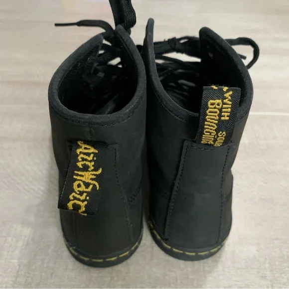 Dr. Martens Women's Black Shoreditch Leather Classic Ankle Combat Boot Size 6 - Picture 4 of 6